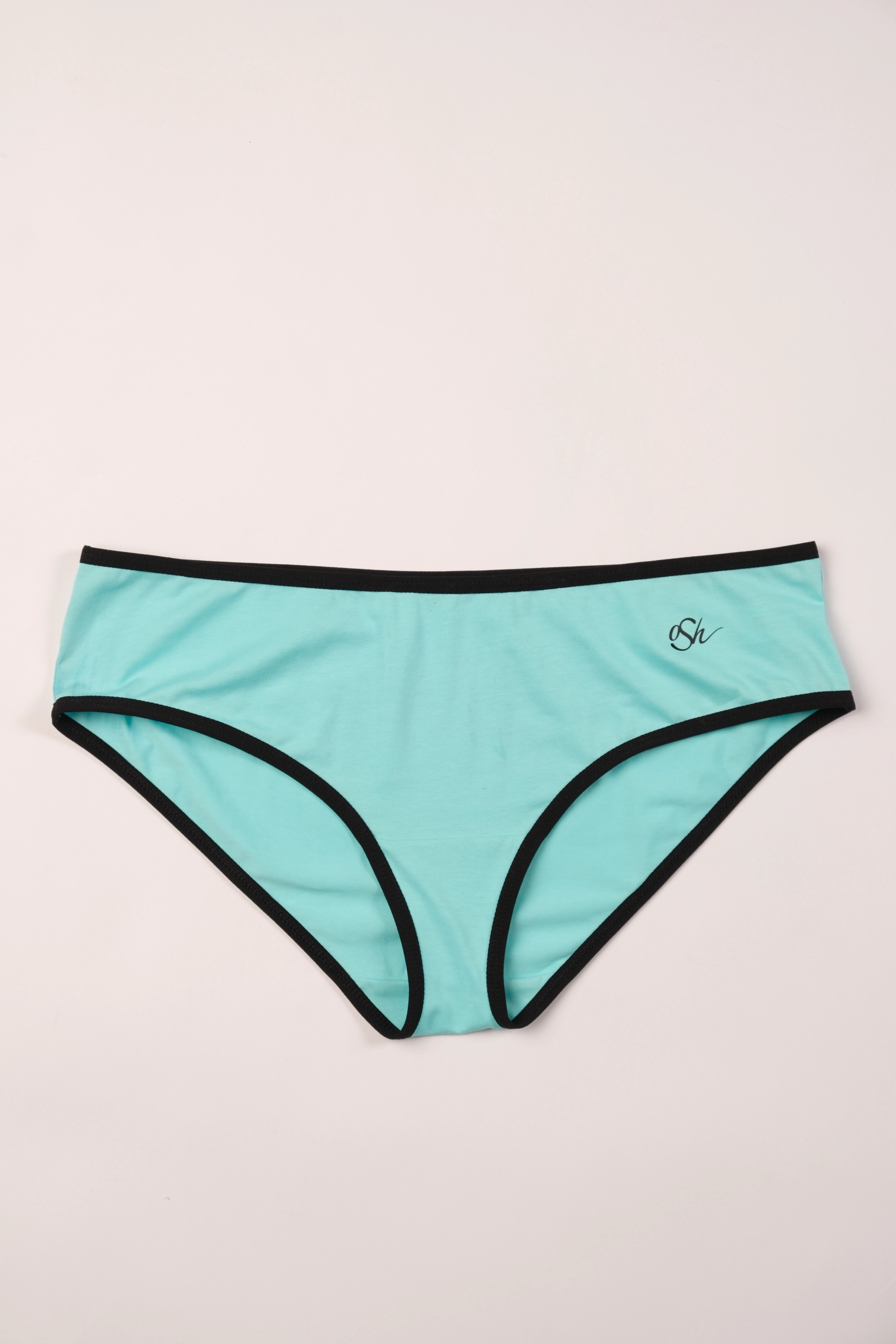 В данной модели предусмотрена широкая приточная ластовица как на передней, так и на задней части изделия.