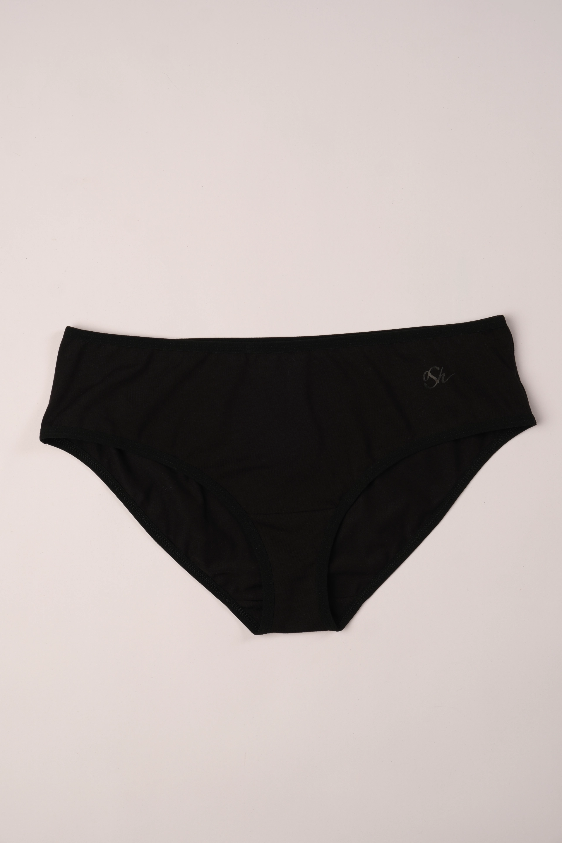 Тонкий, нежный материал придаёт изделию свойства максимальной комфортности.